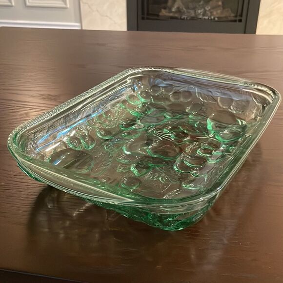Libbey Orchard Fruit Green Glass Baking Dish 14” X 9 3/4” in Excellent Condition - Picture 2 of 5